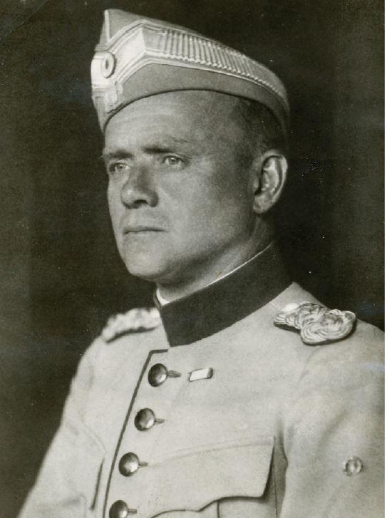 Hvorfor skulle Oberst Paludan-Müller afskediges i august 1943?